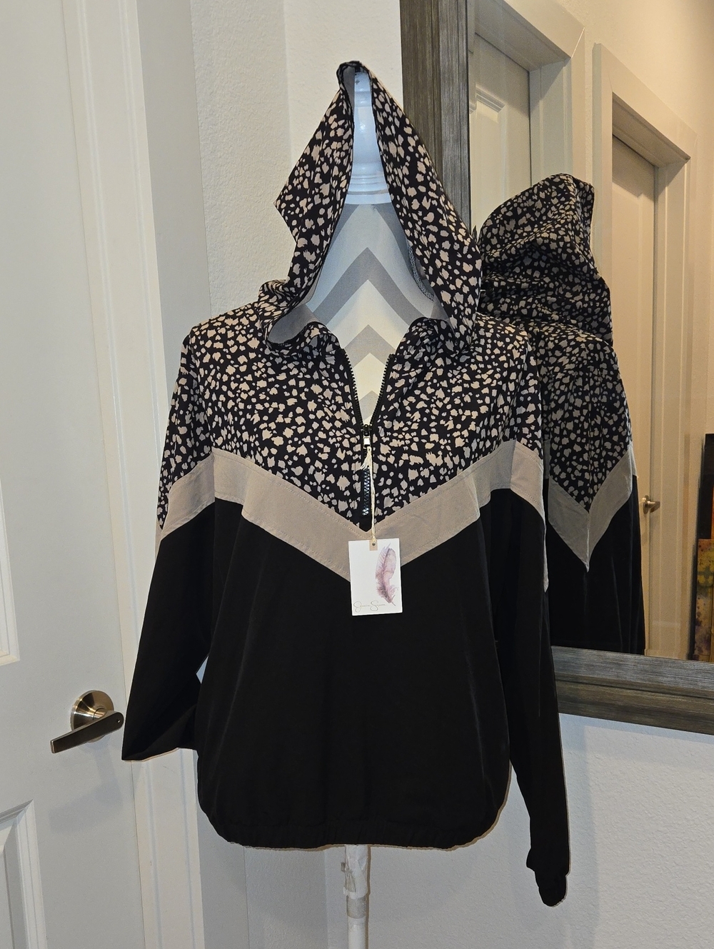Jessica Simpson Active Chevron Spot Maya Pullover Women's Size XL